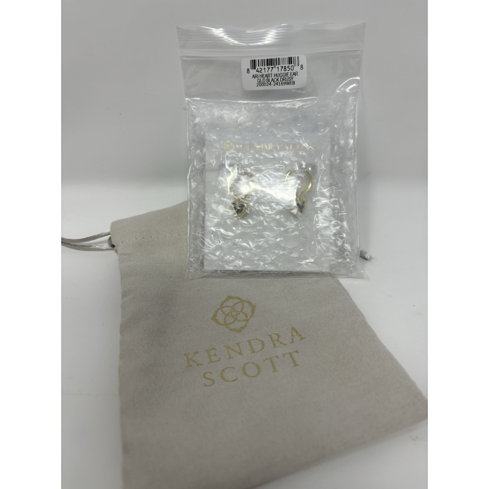 Kendra Scott Ari Heart Gold Huggie Earrings in Black Drusy - Picture 5 of 6